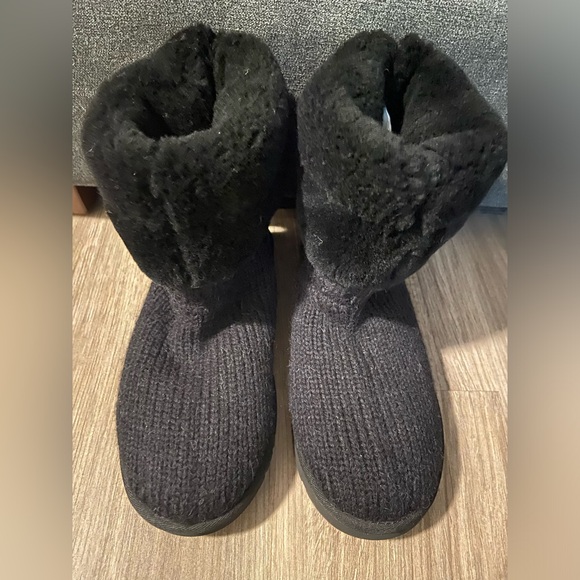 UGG retired Black Capra boots size 8 NEVER WORN OR TRIED ON - Picture 6 of 9